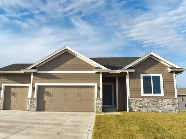 1215 33rd St SE, Altoona, IA 50009