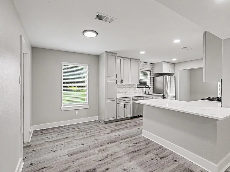 10606 Hemwick Dr — Photo 10