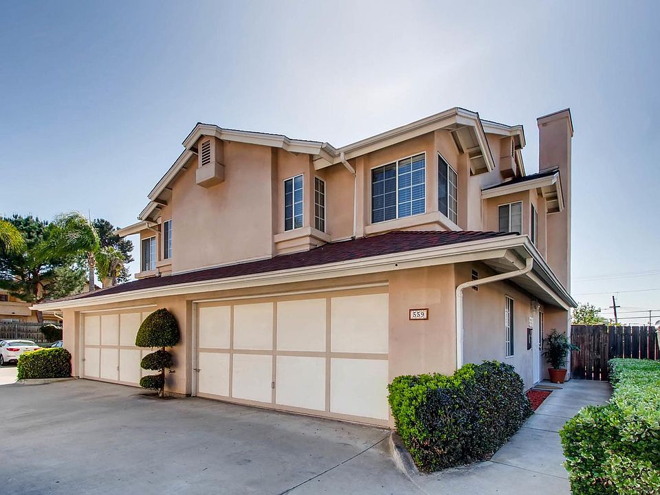 Townhouse with 2 car garage
