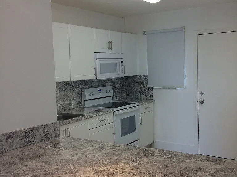 1950 W 54th St #412 — Photo 2