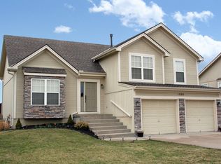 1020 Sherman Dr, Liberty, MO 64068