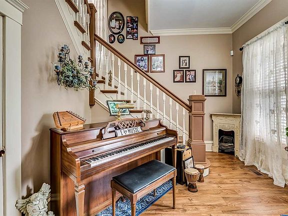 4th image of 303 E Kenworthy St
