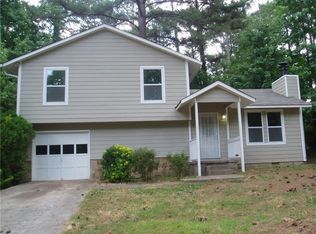 8422 N Pond Dr, Riverdale, GA 30274