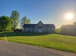 7648 N Indian Ridge Rd, East Dubuque, IL 61025