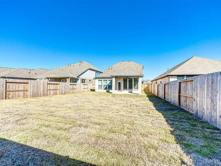 1915 Meadow Trail Dr — Photo 27
