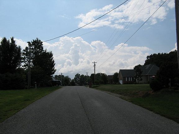 4th image of 1048 Heathwood West Dr