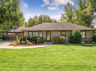 1009 Park Ln, Pella, IA 50219