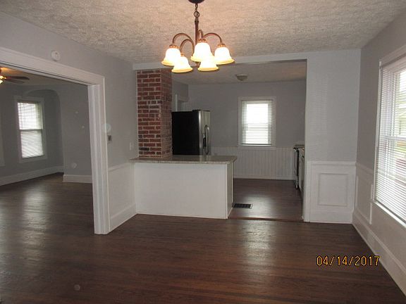 4th image of 300 S Center St