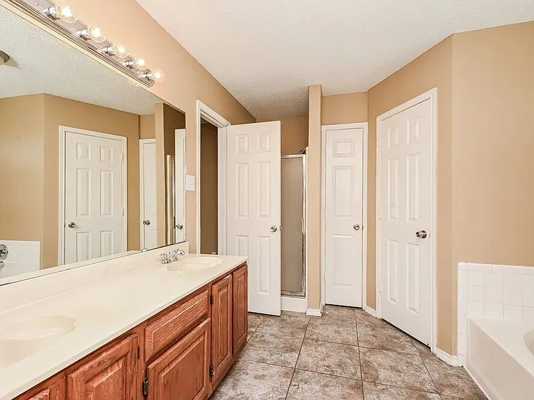 829 Minuteman Dr — Photo 11