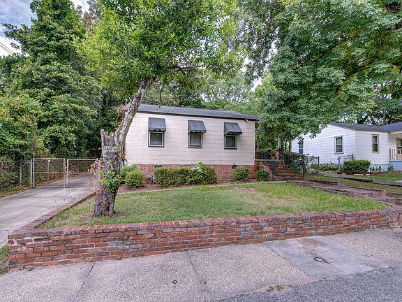 4th image of 2652 Woodlawn Ave