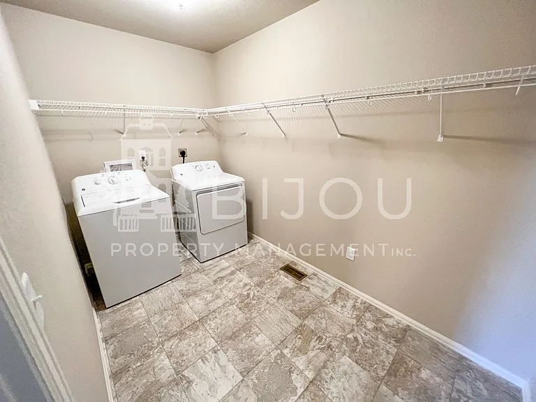7673 Silver Larch Point — Photo 13