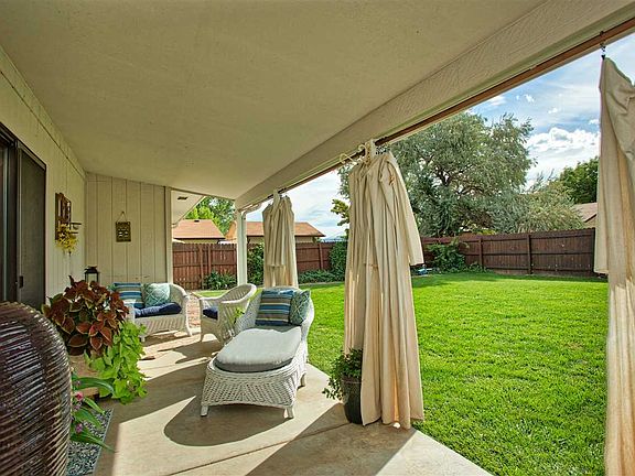 4th image of 467 Mountain Vista Dr