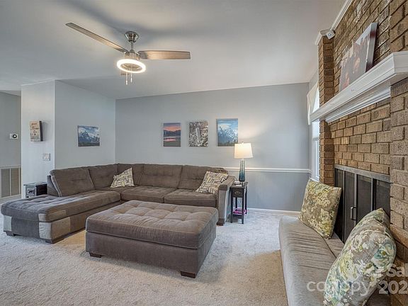 5th image of 3240 13th Avenue Ct NE
