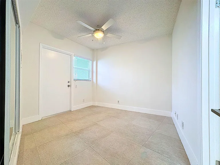 3250 NE 28th St #809 — Photo 13