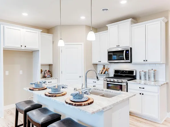 926 Greenlawn Ave, Delano, MN 55328