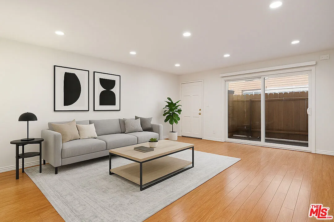 2 bed, 2.0 bath, 1031 sqft, $4,500 — Photo 2