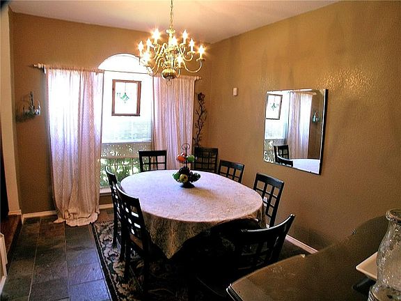 3rd image of 2206 Wren Ln