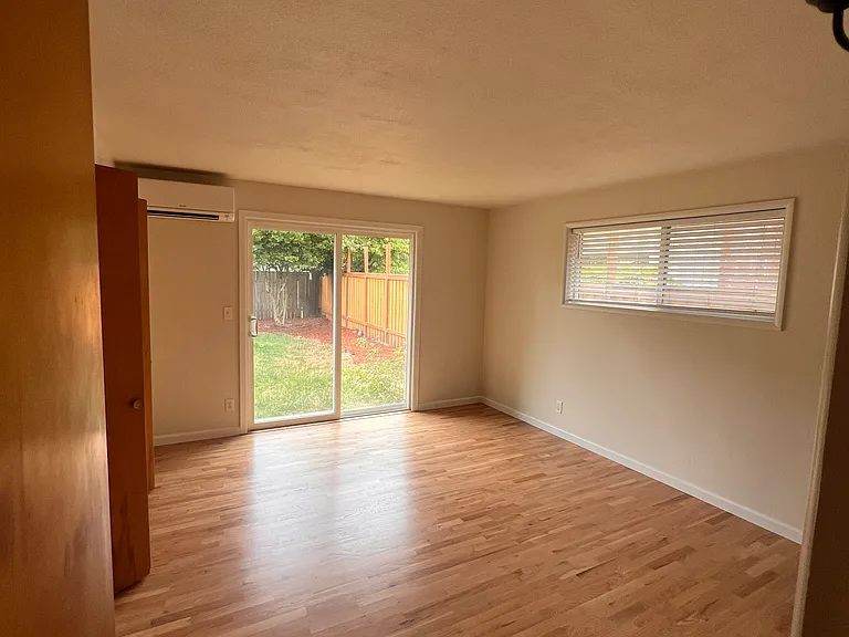 2585 Jasmine St — Photo 4