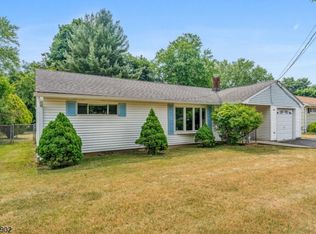 204 Hurley Dr, Hackettstown, NJ 07840