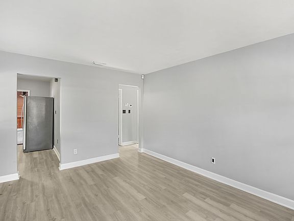 4th image of 6013 N Otis Ave