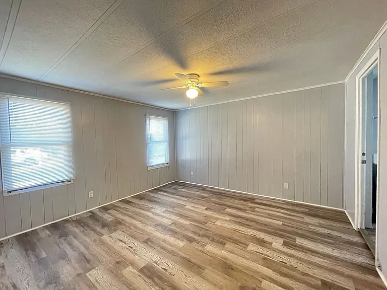 208 Country Club Rd — Photo 5