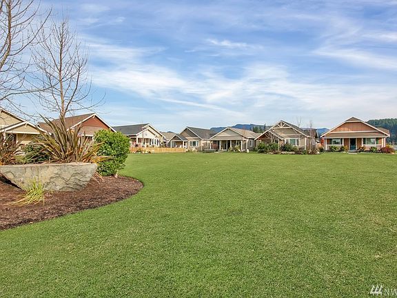Large patio overlooks open court yard.