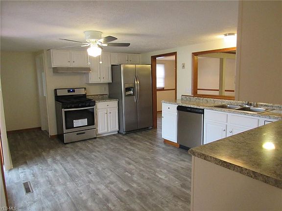 4th image of 4047 Elyria Ave