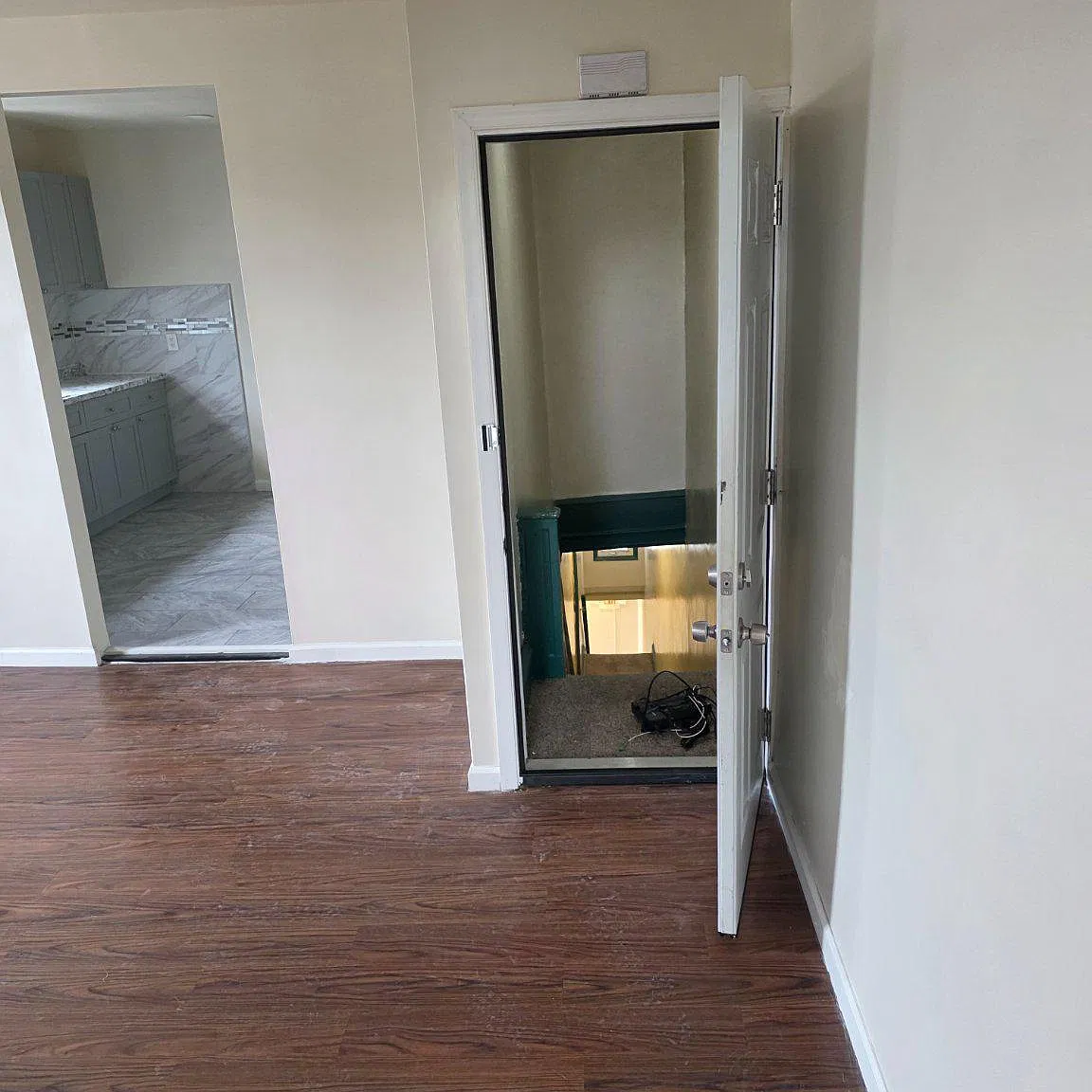 2 bed, 1.0 bath, 2530 sqft, $1,400 — Photo 4