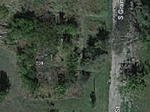 204 S Grand Ave, Wolfe City, TX 75496