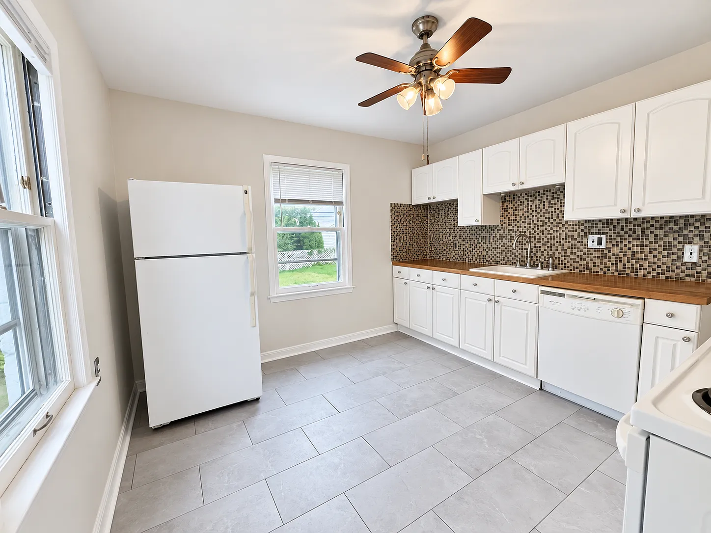 3 bed, 1240 sqft, $2,000 — Photo 3