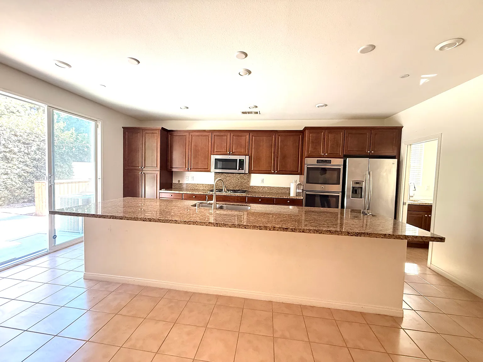 5 bed, 2862 sqft, $4,000 — Photo 3