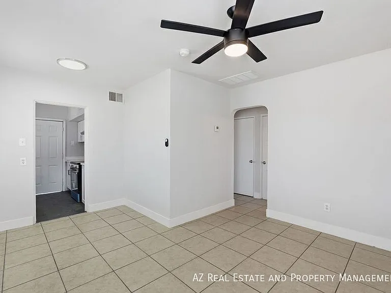 1038 N 16th St — Photo 11