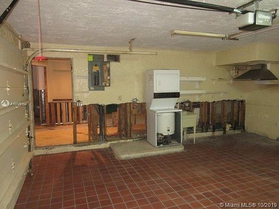 4th image of 2000 S Bayshore Dr APT 42