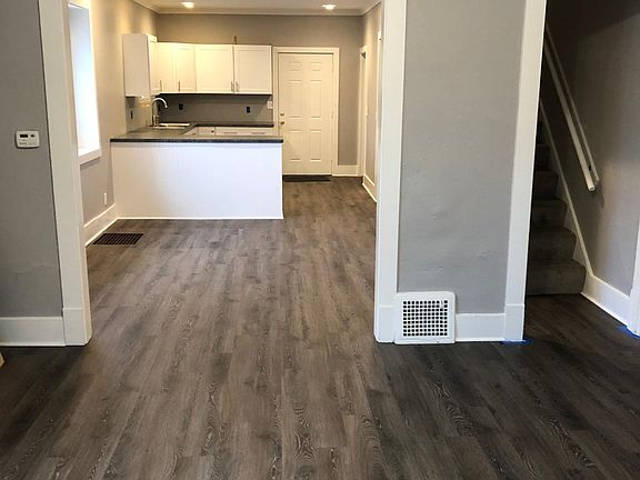3rd image of 814 College Ave SE