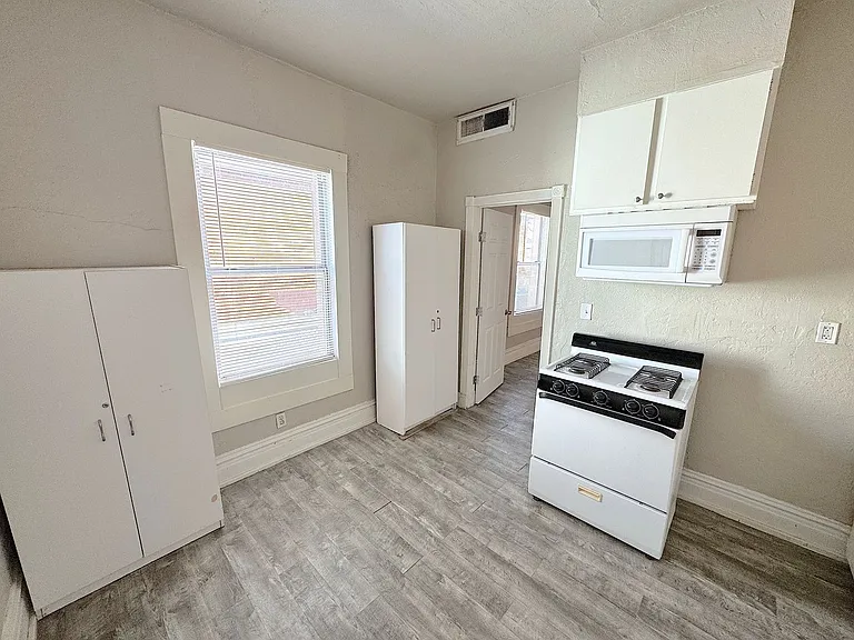 317 S Park St — Photo 10