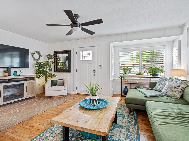313 Quandt Ave — Photo 3