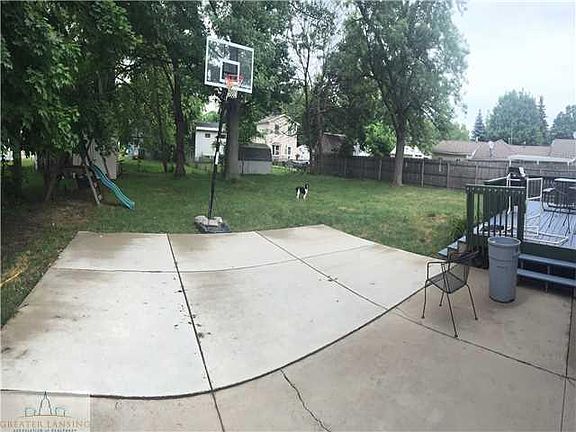 3rd image of 623 Samantha Ave