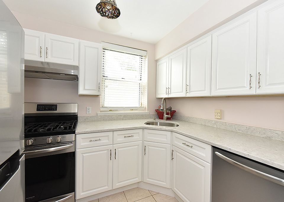 NEWLY RENOVATED KITCHEN 
