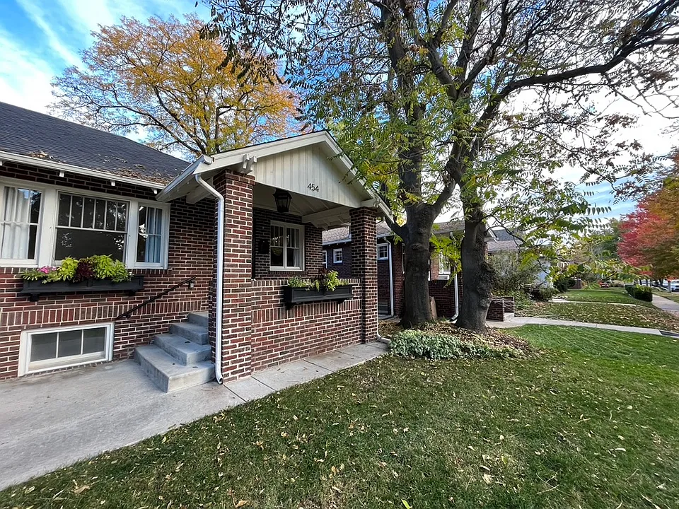 454 N High St