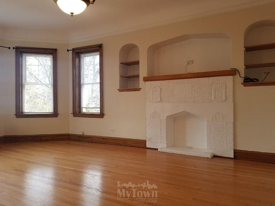 1st image of 5321 W Cornelia Ave