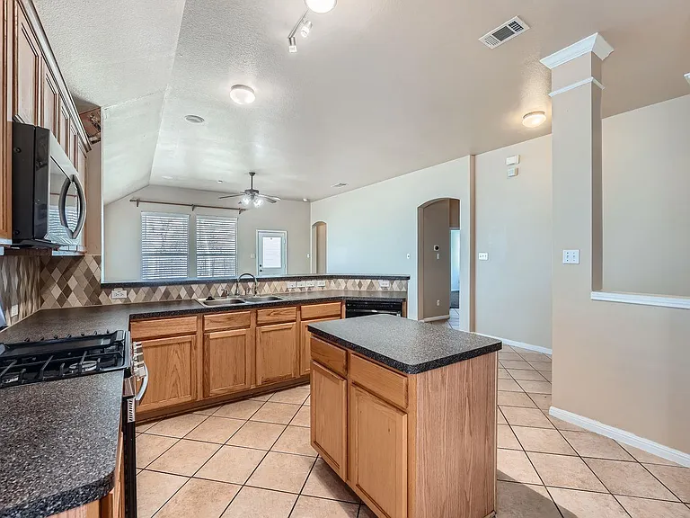 1402 Weatherford Dr — Photo 13