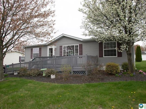 1237 Valley Forge Dr, Walnutport, PA 18088