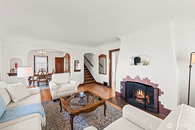 3rd image of 327 5th Street SW