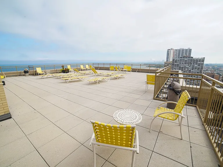 6301 N Sheridan Rd #9V — Photo 14