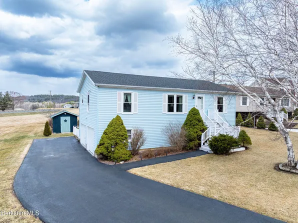 9 Faucett Ln, Pittsfield, MA 01201