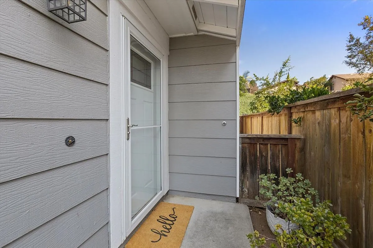 2 bed, 2.0 bath, 1202 sqft, $3,500 — Photo 3
