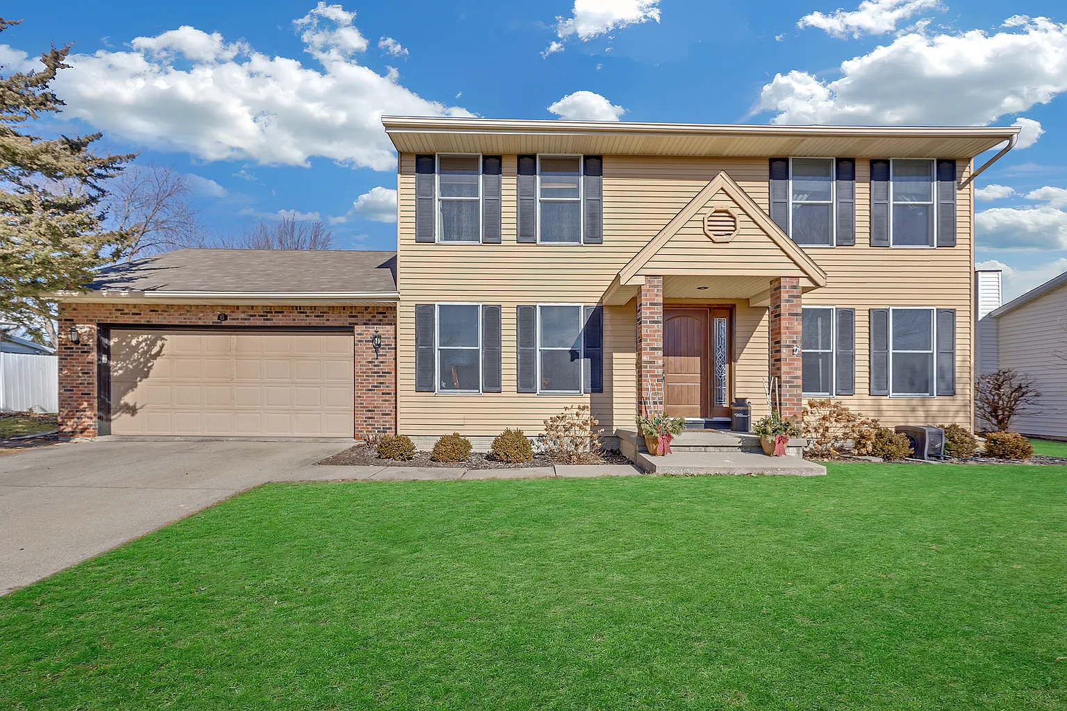 6 Knottingham Ct photo 1