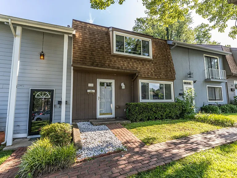 110 Woodlake Dr — Photo 3