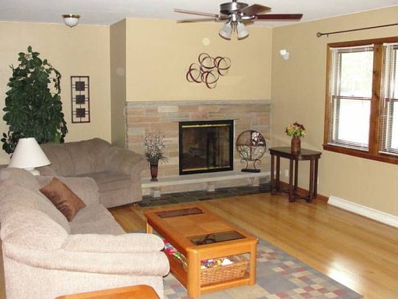 Sunken Living Room w/ Hardwood