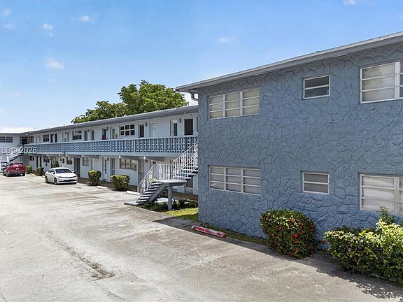 3rd image of 300 NE 191st St APT 219